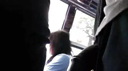 Zeer mooie meesteres hollandse seks films buigt voor de lul van kamergenoot