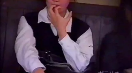 Sex-hongerige rondborstige babe springt op de lul van hollandse seks films een man