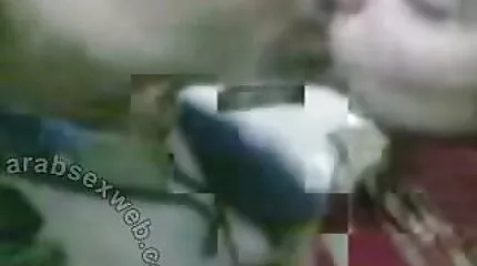 Een menigte van mannen neukt in alle spleten van nederlandstalige pornofilms een onverzadigbaar meisje