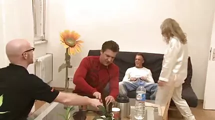 In nederlandstalige sex video heet water, jongens neuken hun meisjes