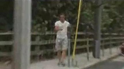 Verdorven gratis poldertube stiefmoeder berijdt de lul van een jonge jongen