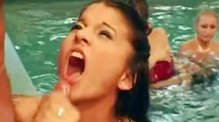 eb B model toont Temperament masturberen met een hollandse sex films grote dildo