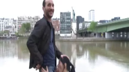 Jong meisje squirted haar handyman pornofilms poesje zo dat sperma 2 keer
