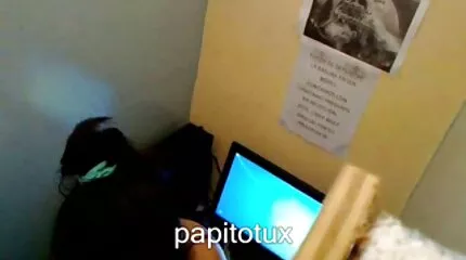 Bekwame Kozak voor de fladderende camera geeft pijpbeurt gratis nederlandstalige sexfilm en neukt