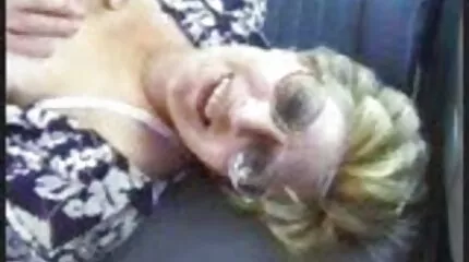 Geil Tifa hollandse pornofilms sucks een guy terwijl hij sits op de ragazzo